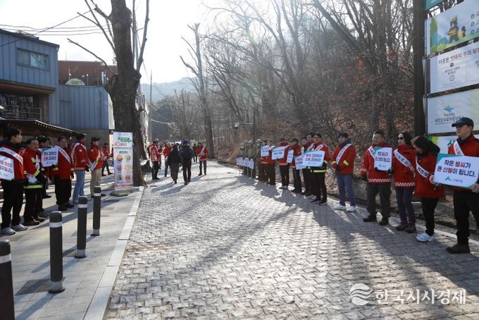 산림청과 산하 공공기관 산림조합 임업인 협·단체가 함께 산불 위험 요인을 점검하고 예방 활동을 펼치고 있다.