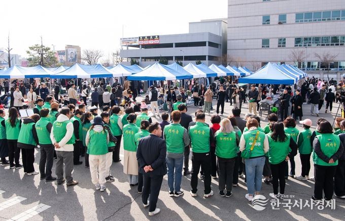 구미시, 새마을알뜰벼룩장터 올해 첫 개장…시민 참여 속 성황
