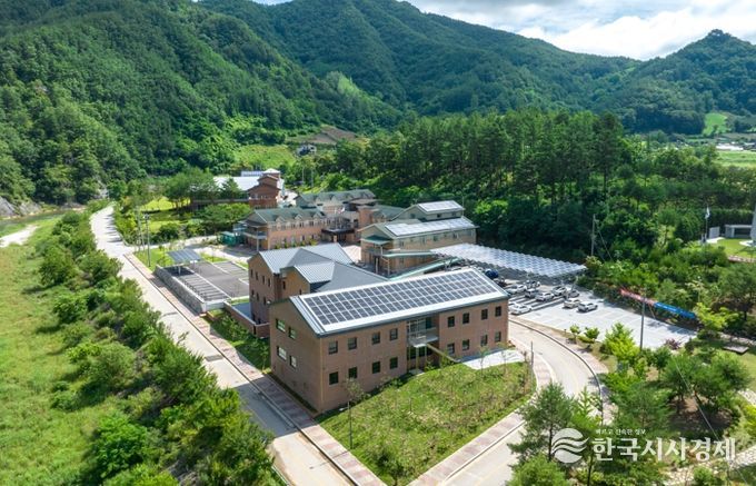 정선군, 노인요양·치매전담 연계 운영 성과 가시화 ‘전문 돌봄·자연 치유 인프라까지 갖춘 노인복지 체계 구축’