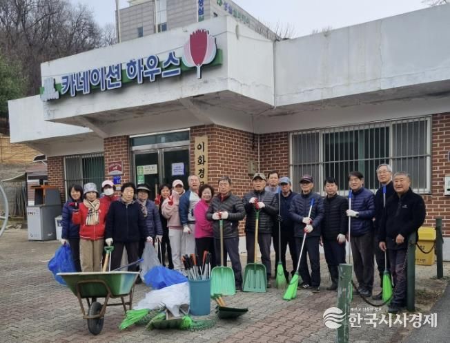 수원시 장안구 이목동, 주민 참여 '봄맞이 마을 대청소' 실시