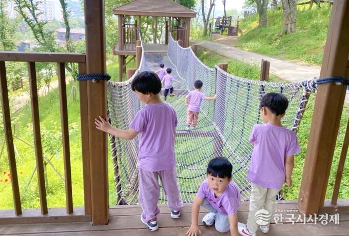 자연 속에서 배우는 유아숲 체험 프로그램 운영