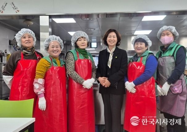 새마을지도자경산시부녀회, 사회복지관 배식 봉사 펼쳐따뜻한 한 끼, 마음의 온기 나누는 배식 봉사