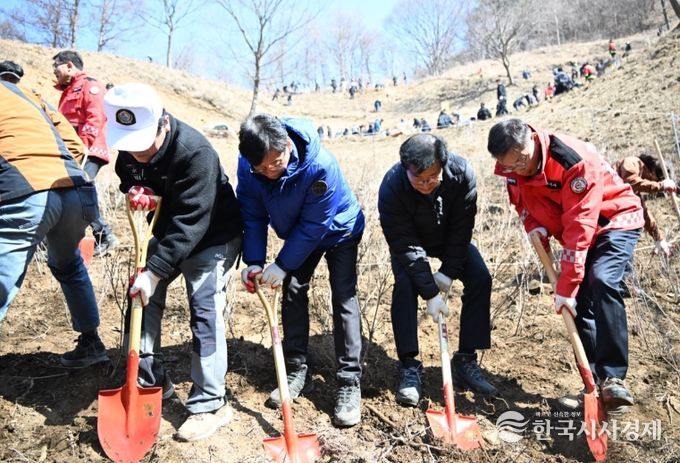 , 제81회 식목일 ‘봉화산 산철쭉군락지 나무심기 행사’