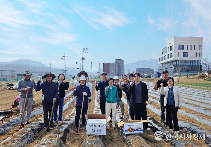 관고동 자유총연맹, 감자 식재로 따뜻한 나눔 준비