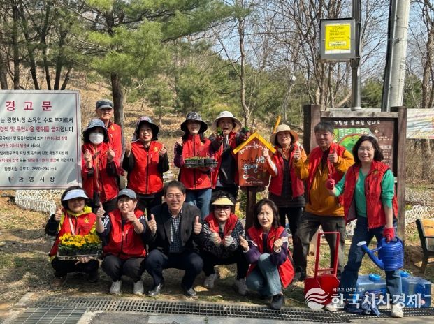 하안1동 주민자치회, 가림산 둘레길에 ‘봄꽃 향기’ 심다