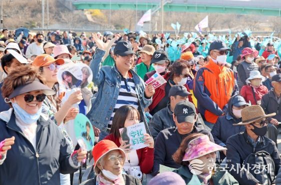 딩동댕~ 전국노래자랑 임실군편, 장미원 가득메운 인파 대성황