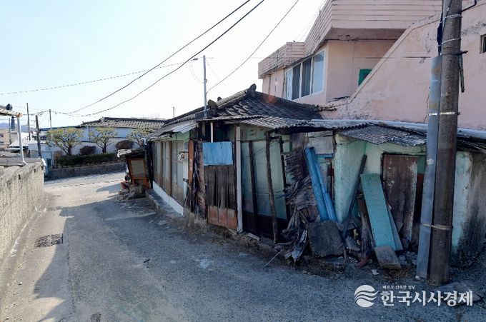 영주시는 장기간 방치된 빈집들의 체계적인 관리 기반 마련을 위해 실태조사에 착수한다(빈집모습)