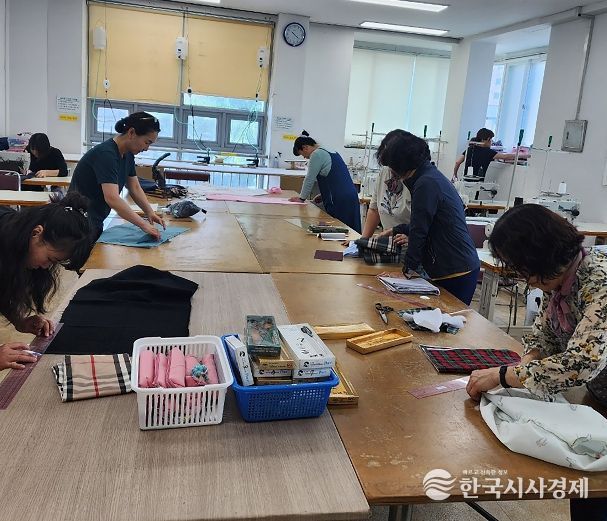 영주시는 4월6일부터 10일까지 2026년 행복학습센터 수강생을 모집한다(수강생들 교육모습)