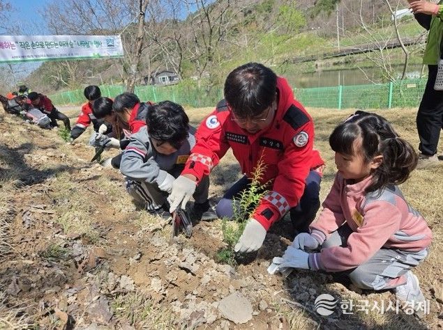 '작은 손으로 만드는 미래숲' 나무심기 행사
