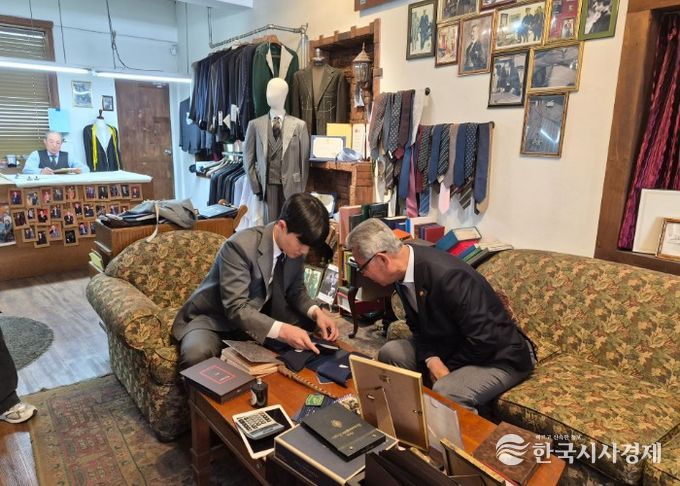 인천보훈지청-김주현바이각 후원 독립유공자 유족인 월남참전유공자에게 맞춤 정장 증정