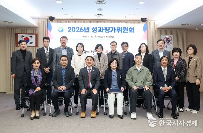 10일 서구청 장태산실에서 열린 성과평가위원회 진행 장면